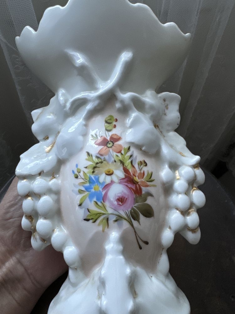 Wazon porcelanowy sygnowany do prywatnych kolekcji