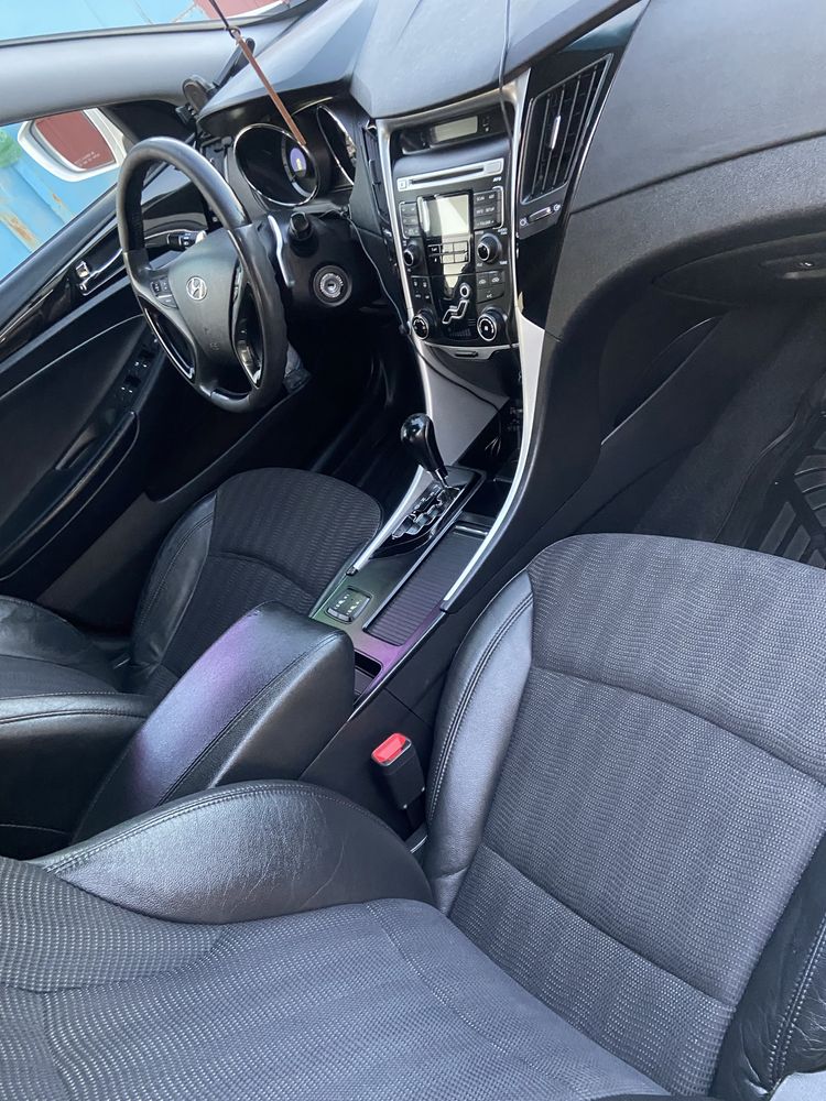 Hyundai Sonata 2011 року 2.0 (газ/бензин)