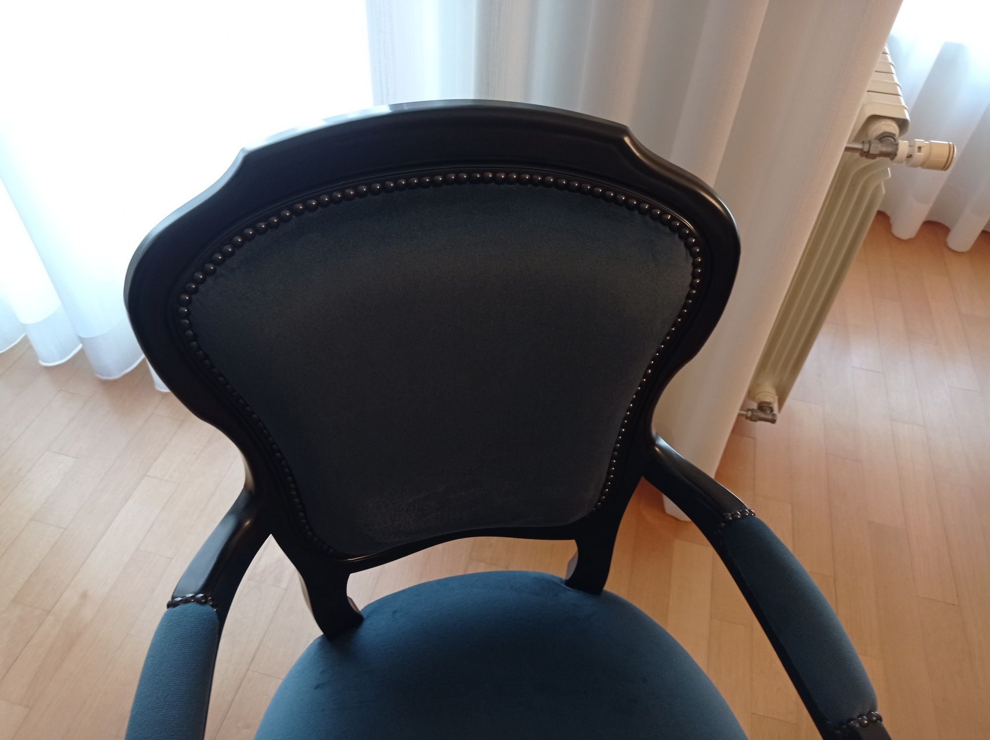 Cadeirao forrada veludo azul