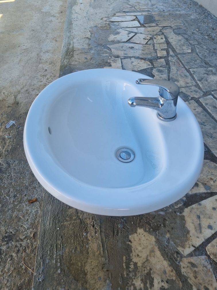Lavatorio com torneira