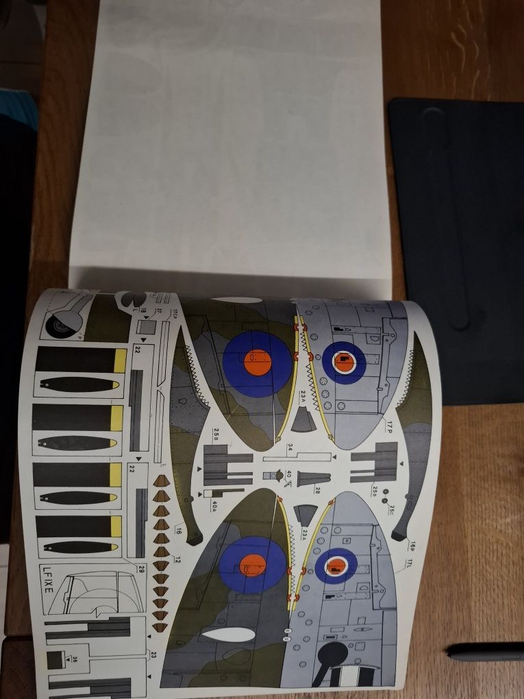 Model Kartonowy Spitfire nr 1