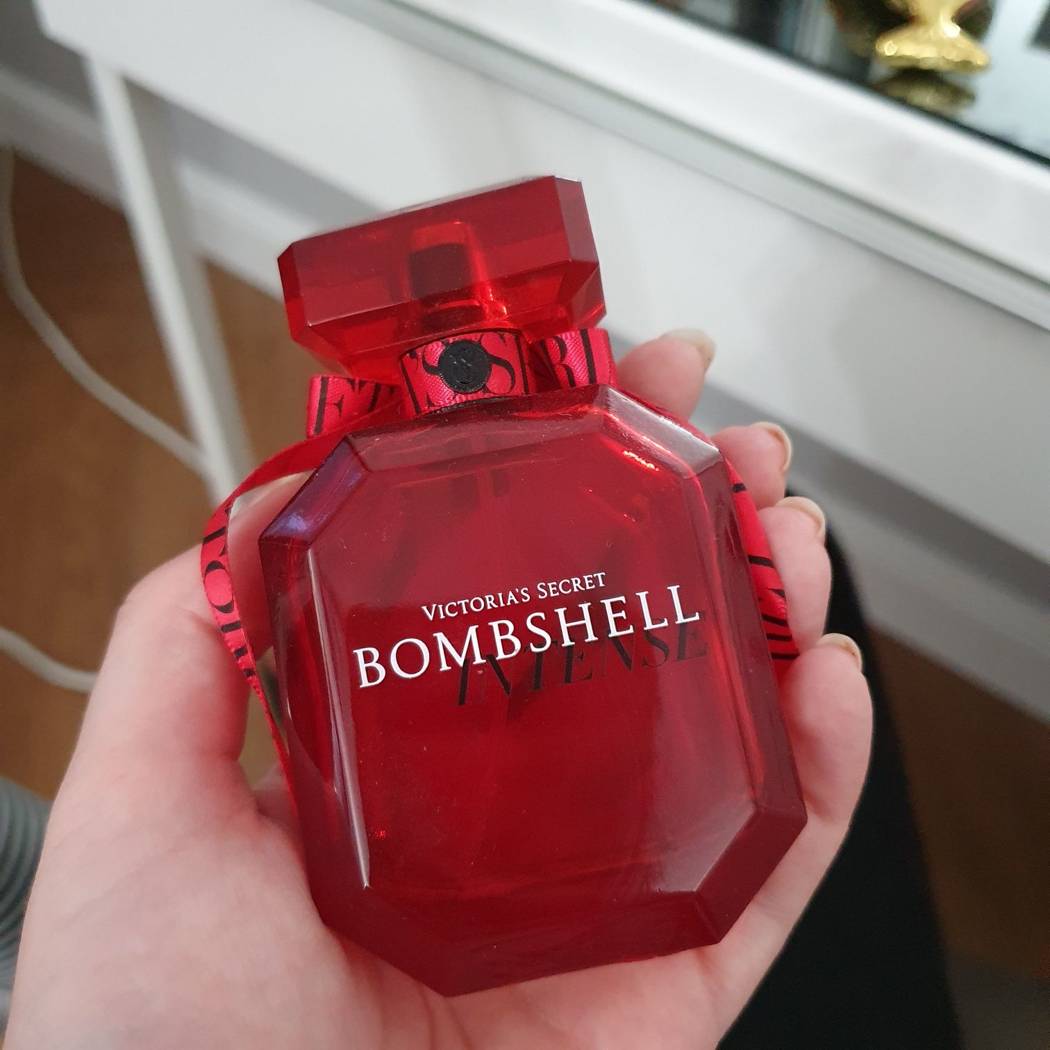 Flakon po perfumach Bombshell intense Victoria's secret