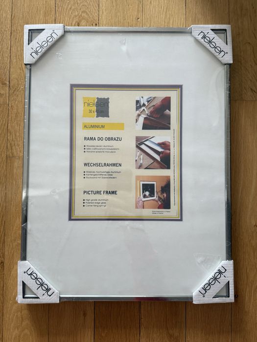 Rama aluminium Nielsen rozmiar 30x40 cm.