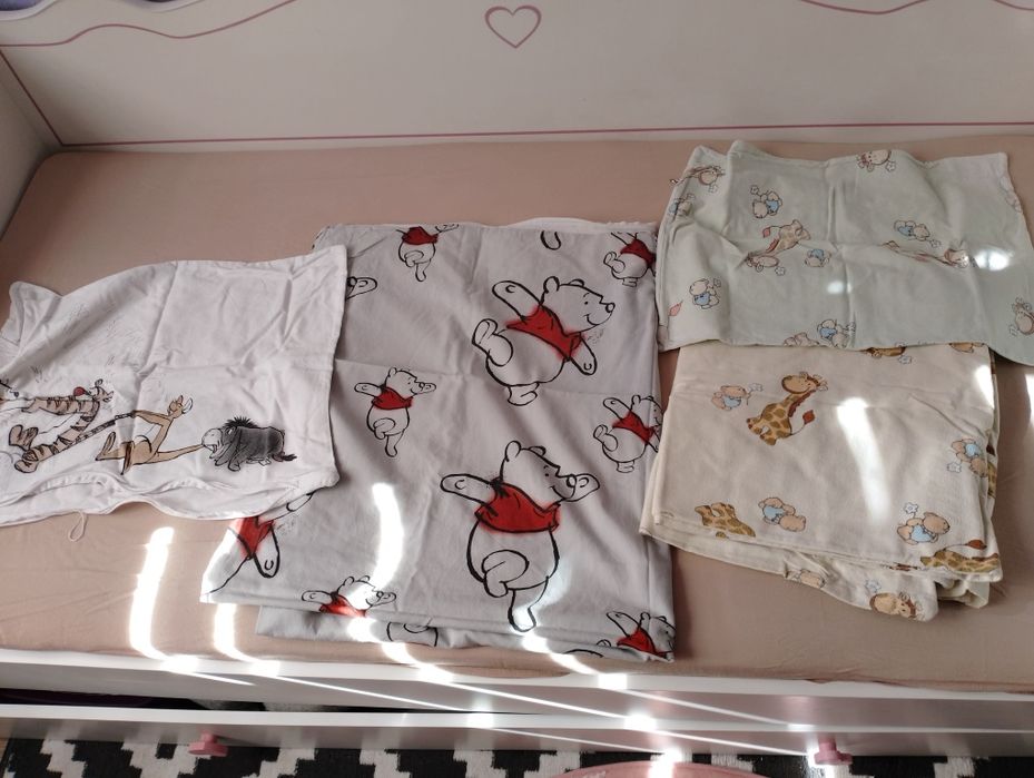 Pościel do łóżeczka dziecięcego.