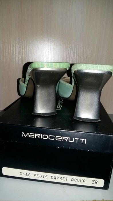 Продам нарядные женские туфли-шлепанцы с закрытым носком Mario Cerutti
