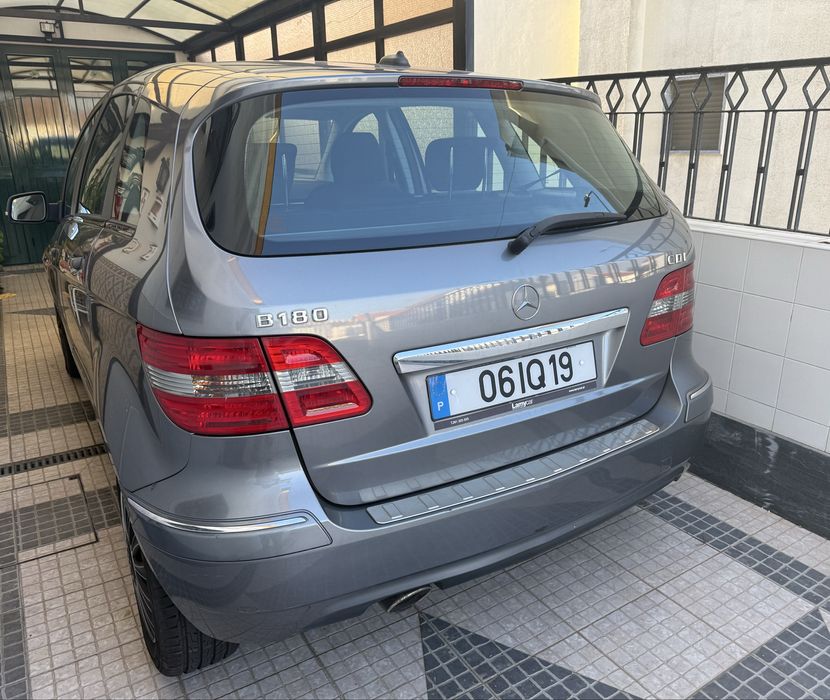 Mercedes Benz B180