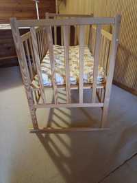 Дитяча дерев'яна кроватка