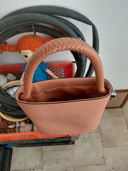 Mala de senhora em bom estado