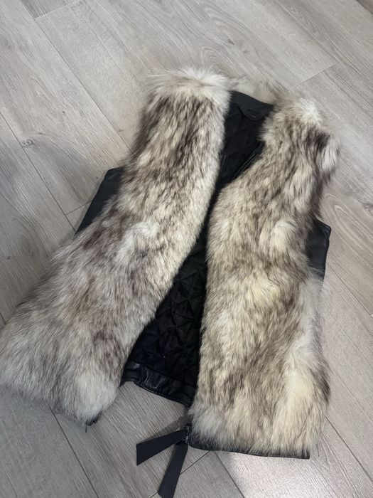 Хутрова приталена шкіряна жилетка, хутро песець, розмір S