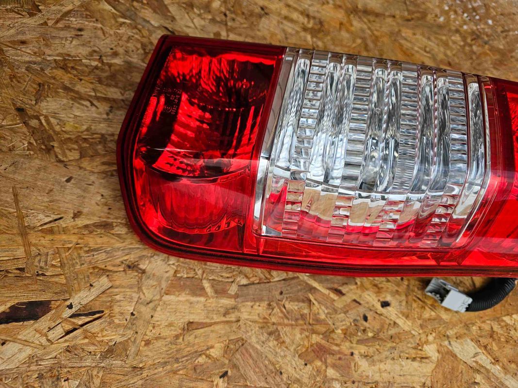 Honda cr-v Ii crv 2 lift lampa tylna prawa prawy tył Europa