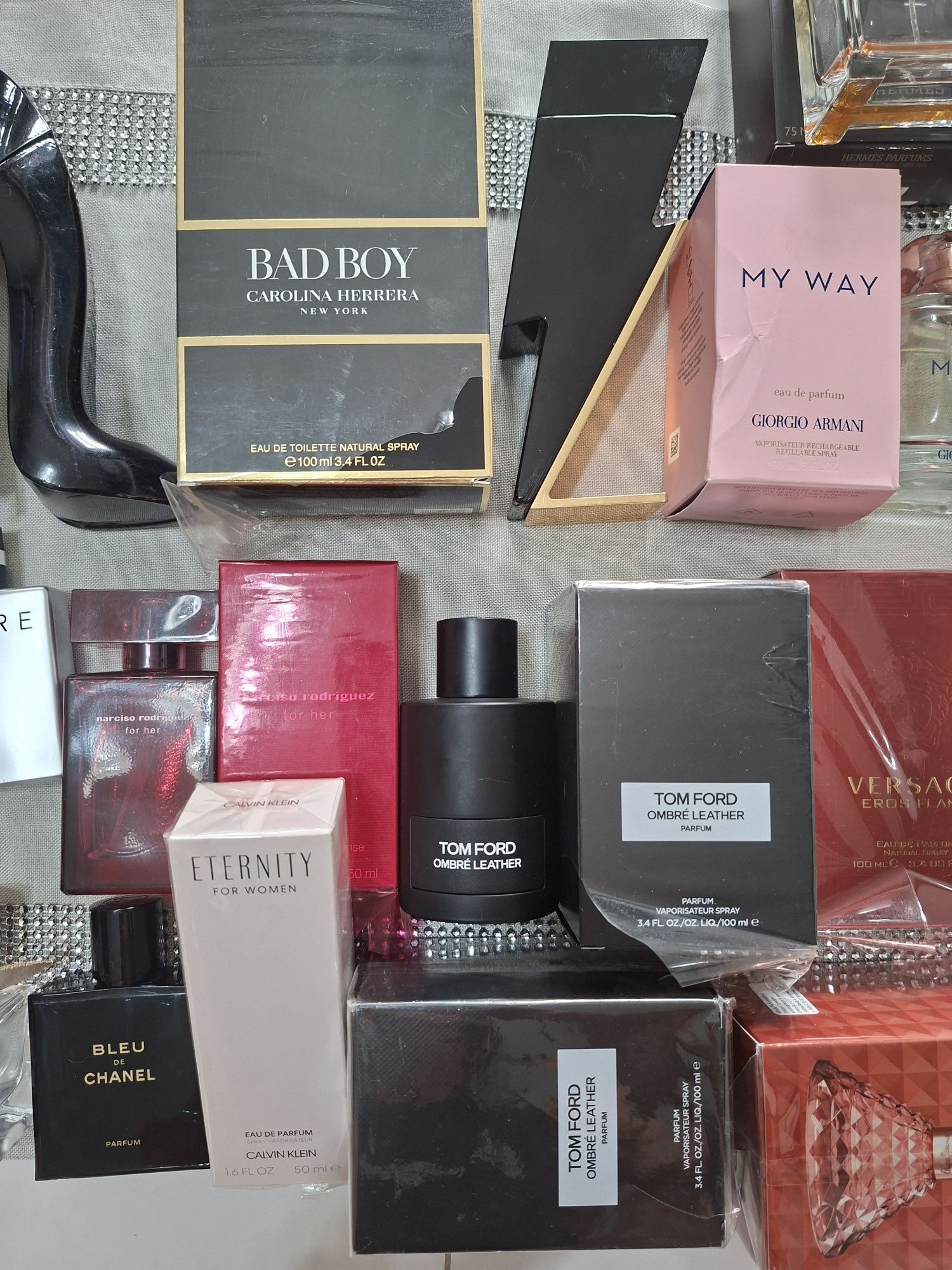 24 szt flakonów po perfumach