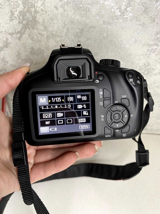 Продам Canon 4000 D