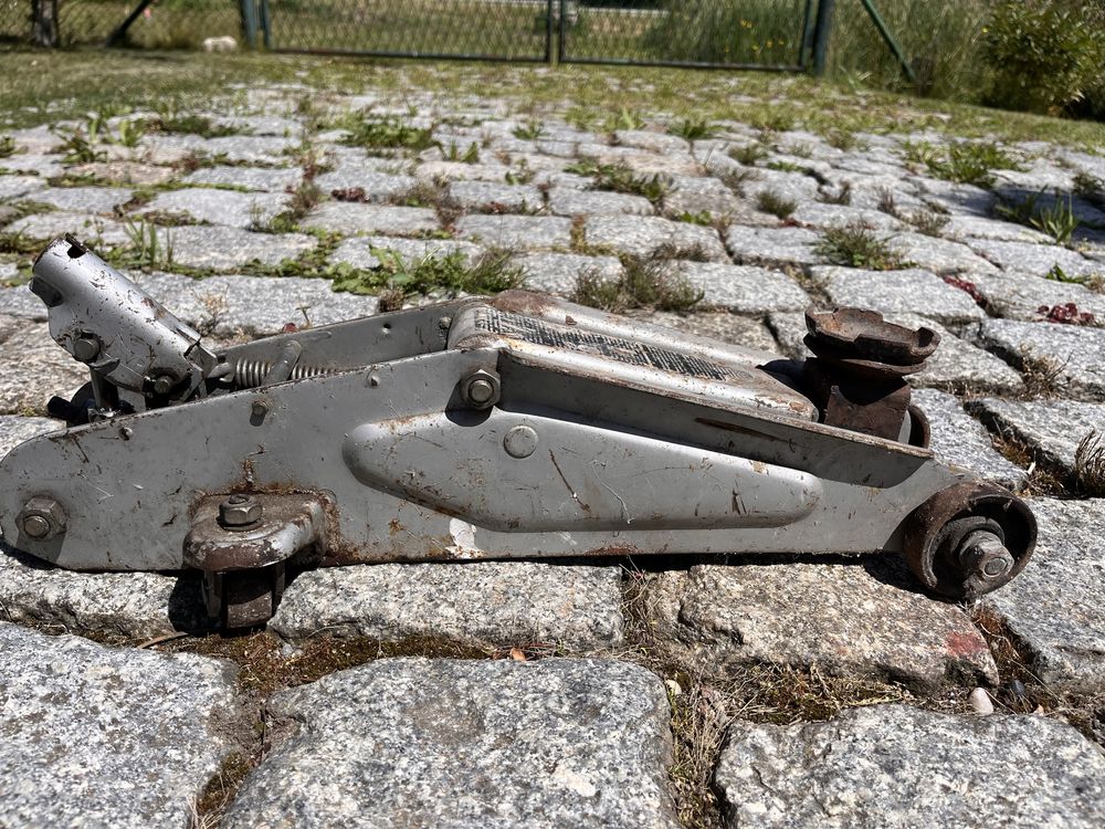 Podnośnik hydrauliczny żaba 2T – tanio