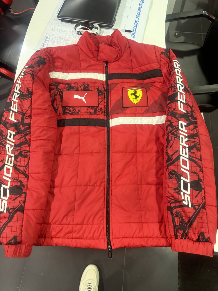 Casaco scuderia ferrari marca Puma tamanho L