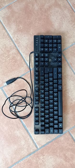 Teclado Trust GXT 835 Azor