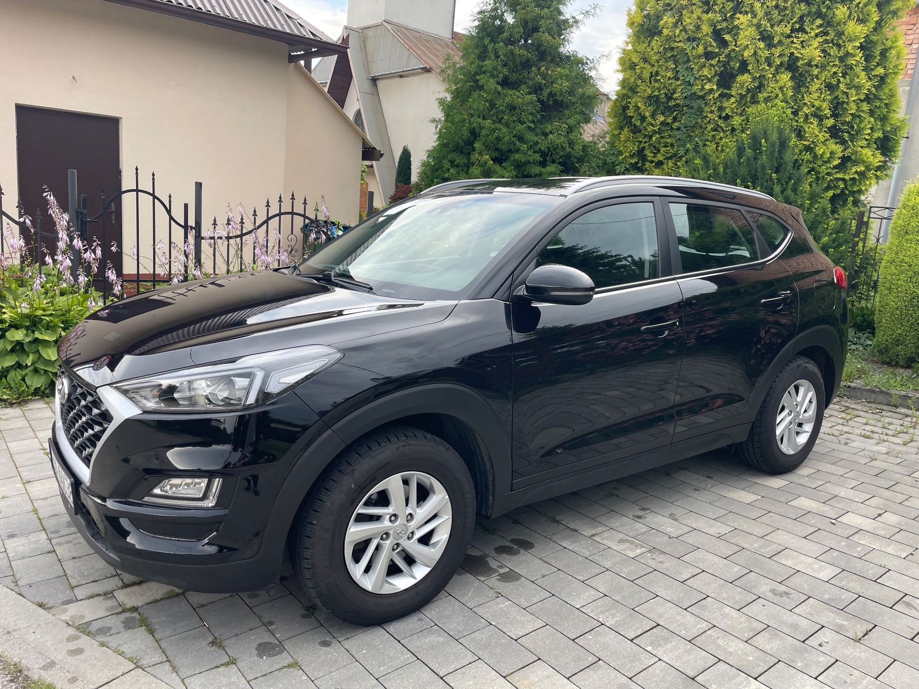 Hyundai Tucson Kamera cofania Asystent pasa Grzane fotele Grzana kierownica