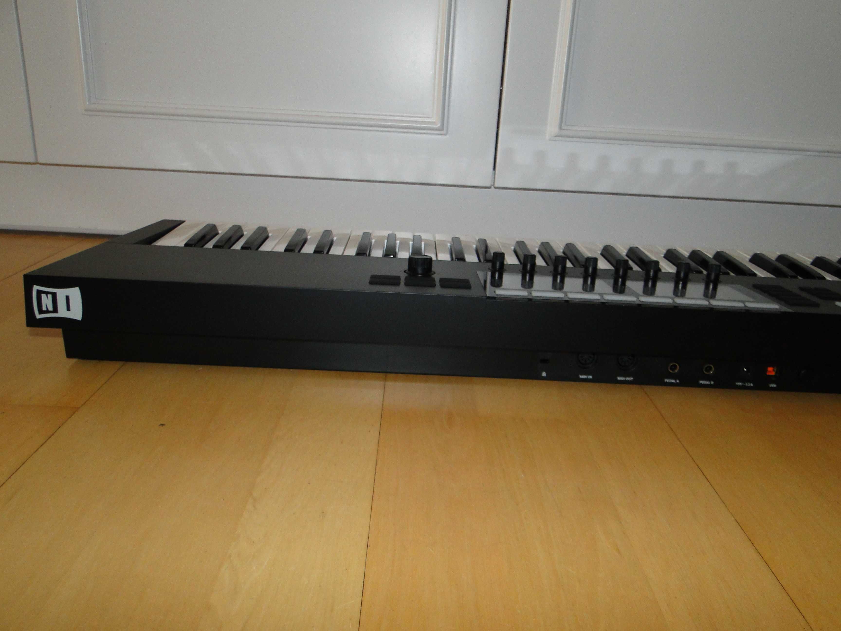 Zawodowa Klawiatura Sterująca Native Instruments Komplete Kontrol S61
