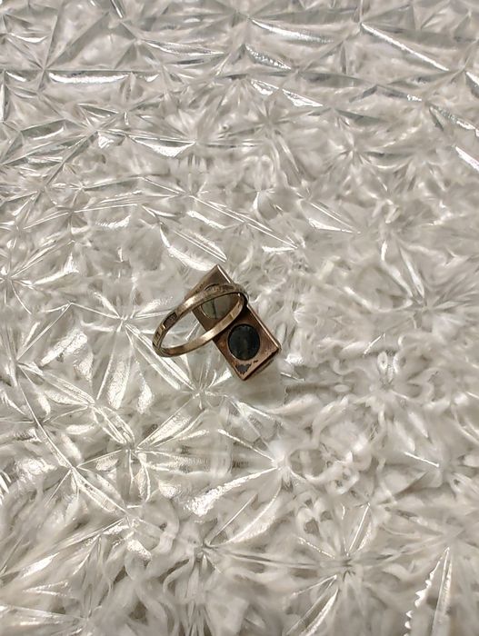 Duży pierścień pierścionek z zielonym kamieniem srebro pozłacane