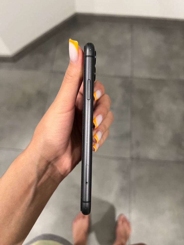 iPhone 11 в відміному стані
