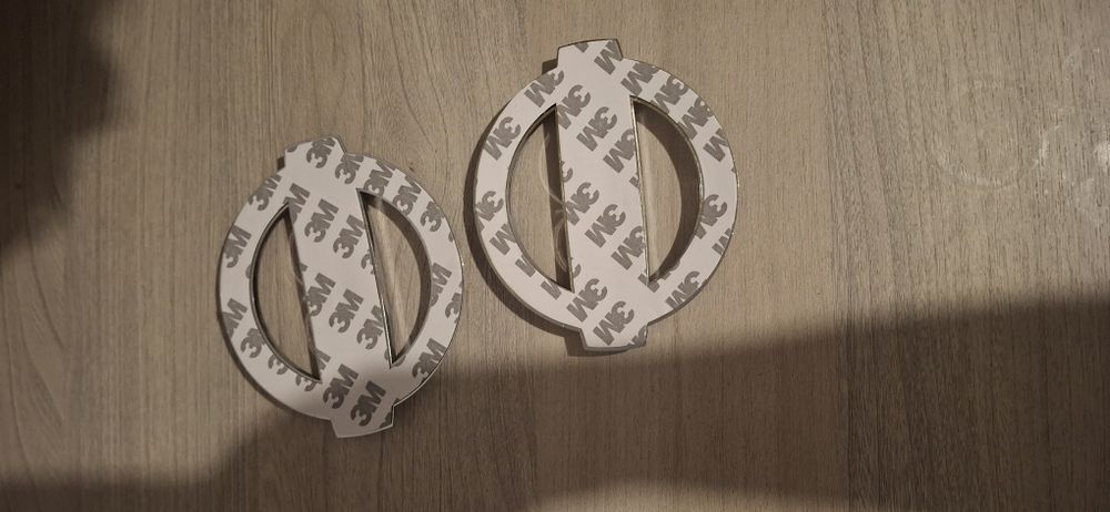 Znaczki emblematy nissan 12,7x10,8cm