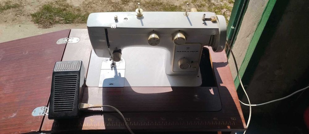 Швейна машинка Чайка 142м