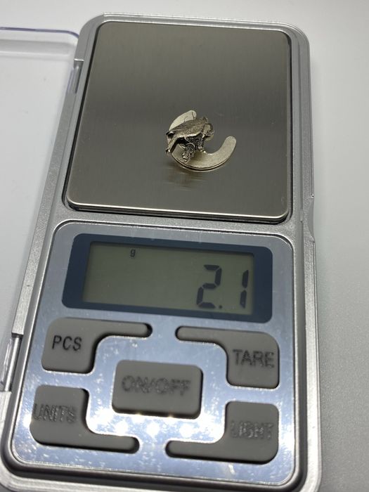 Серебряный значок 925 проба