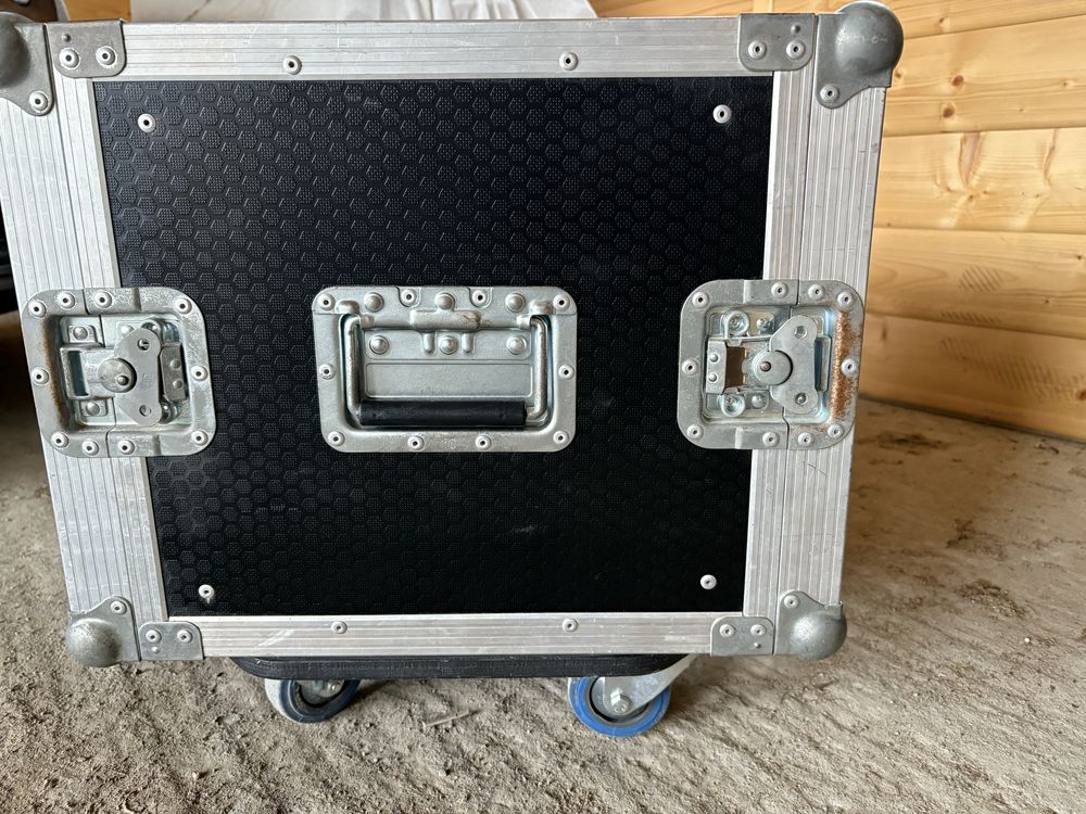 Mikser Behringer XR16 + skrzynia