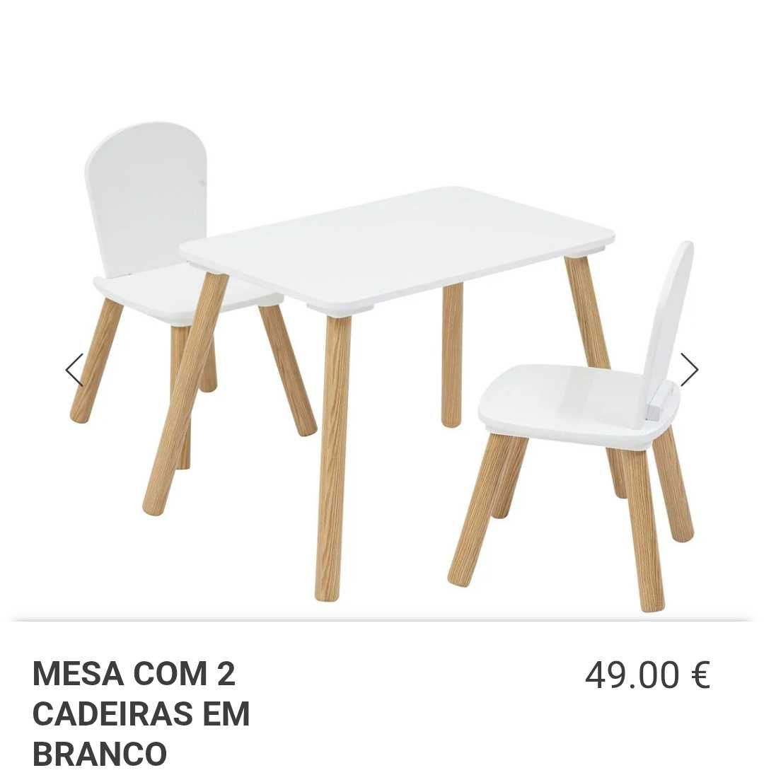 Mesa nova para crianças com 2 cadeiras.