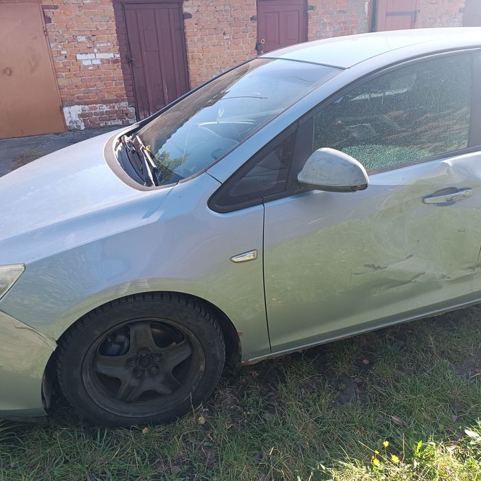 Автомобіль opel astra j на ходу
