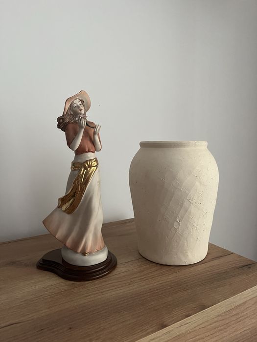 Estatueta tom laranja nova