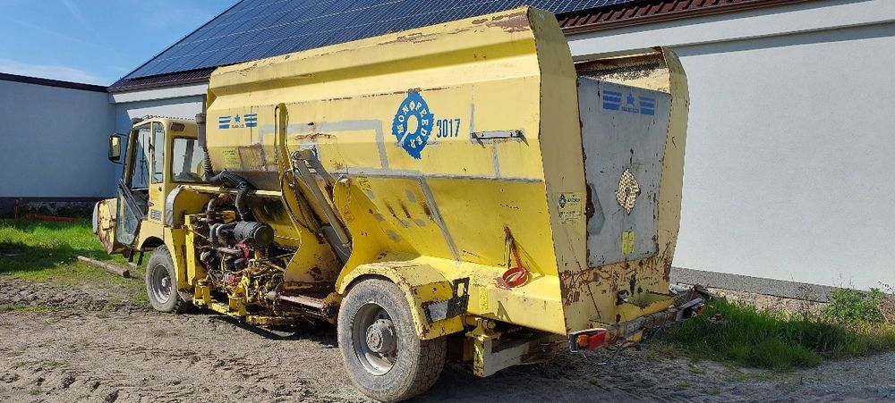 Paszowóz samojezdny Sgariboldi 3017 combi 17m3 wóz paszowy