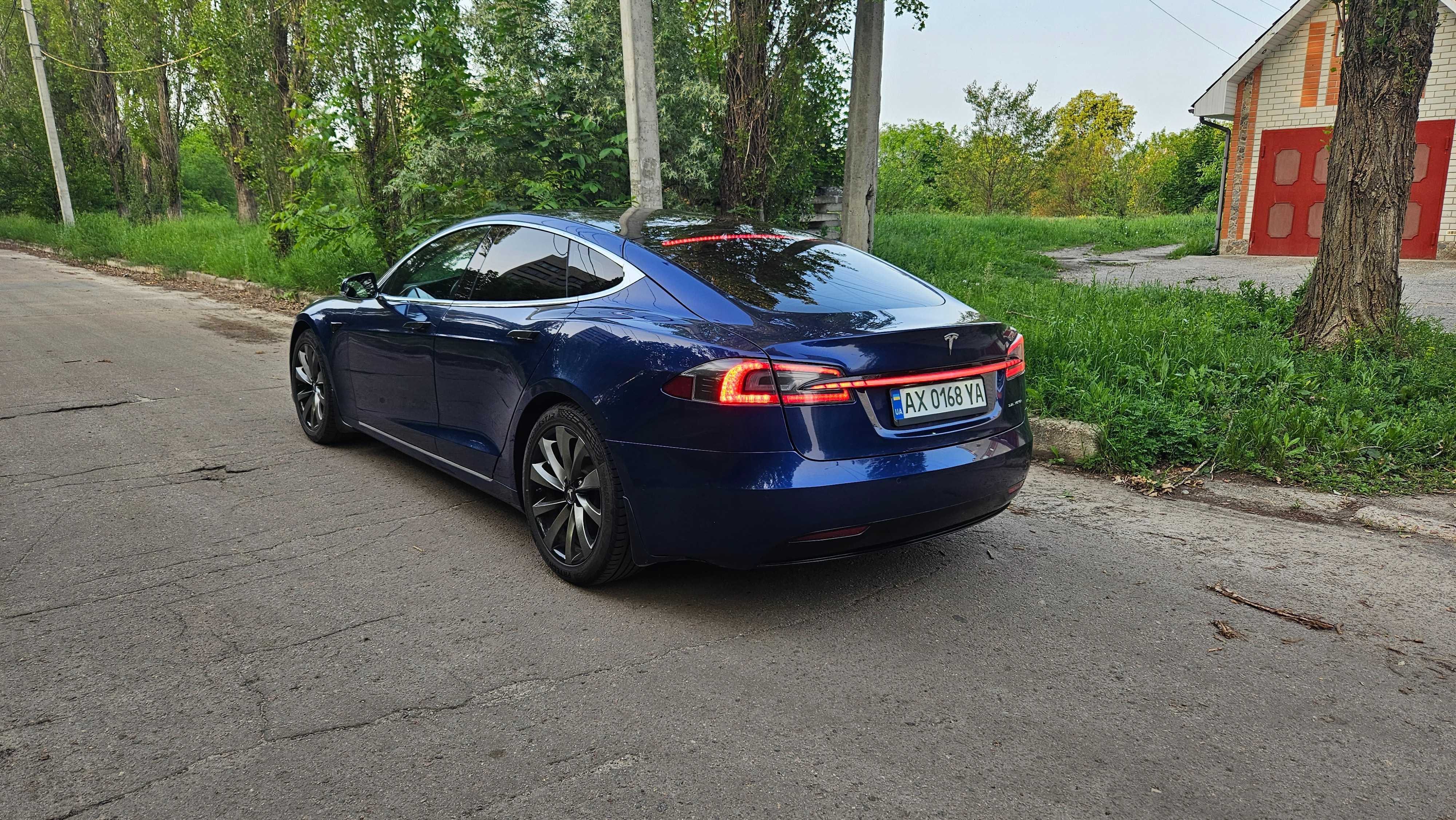 Tesla model s 2020 модельного року RAVEN