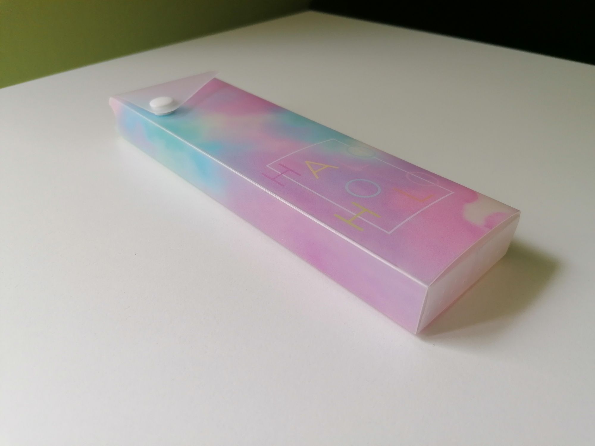piórnik typu etui empik HALO HOLO
