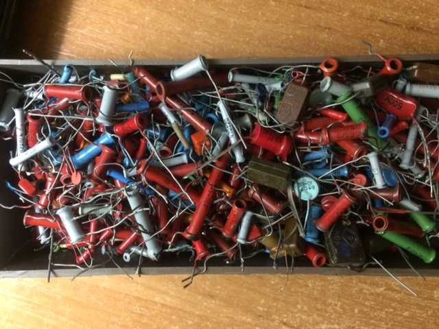 Светодиоды диоды варикапы трубчатые конденсаторы 2Д202