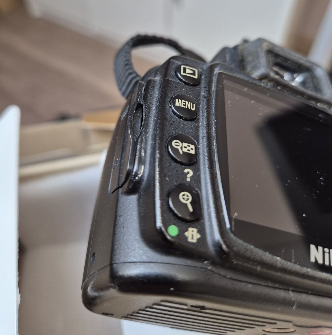 Nikon D40x + obiektyw 18-55mm + akcesoria + torba – mega zestaw