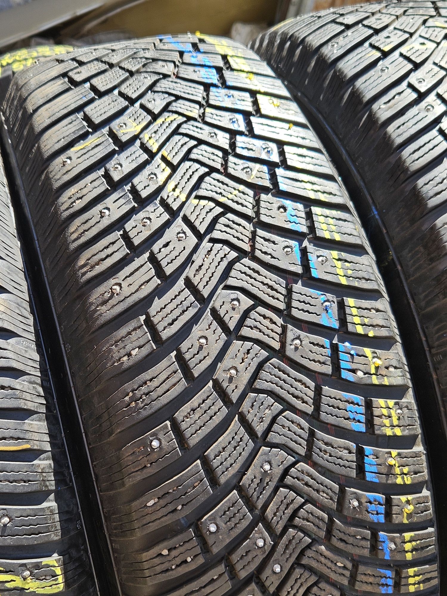Шины БУ 245 70 R 16 Continental ice contact 3 комплект зима