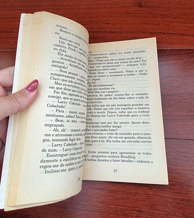 Livro "Arrepios - Uma Aventura Peluda" Vol. 14 de R. L. Stine