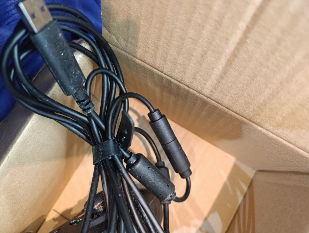 Razer Wolverine V2 - Przewodowy kontroler do gier dla Xbox Series X