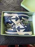 Off white “out of office” azul
