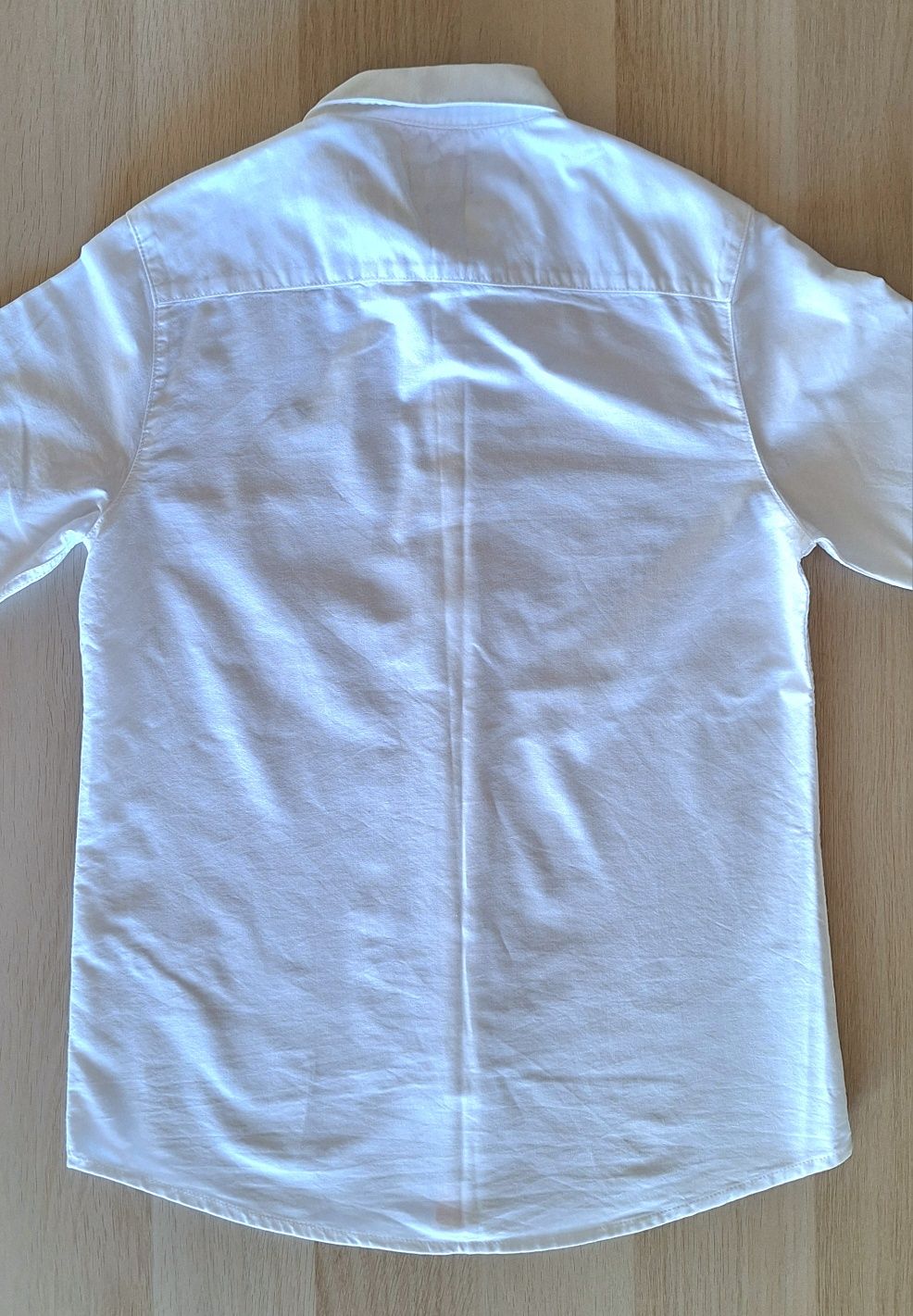 Camisa branca (Nukutavake Mayoral)