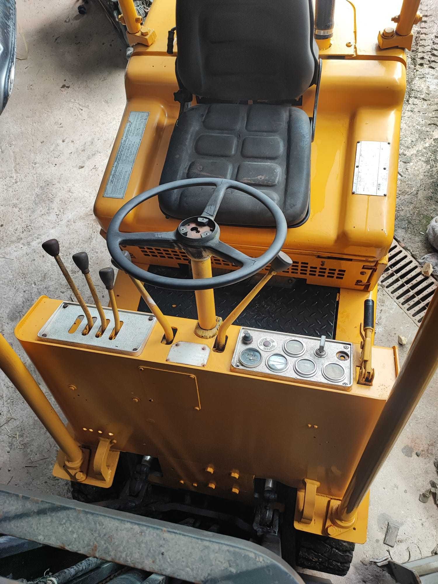 Empilhador Caterpillar V40B / 2000kg Diesel