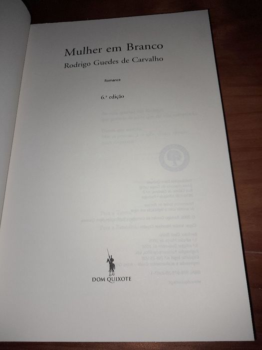Livro A Mulher em Branco de Rodrigo Guedes de Carvalho