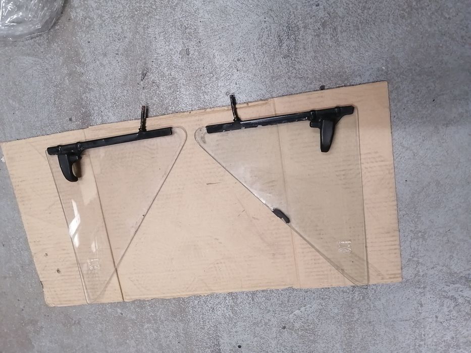 Fiat 126p szyby trójkątne boczne Bespo lewa i prawa.