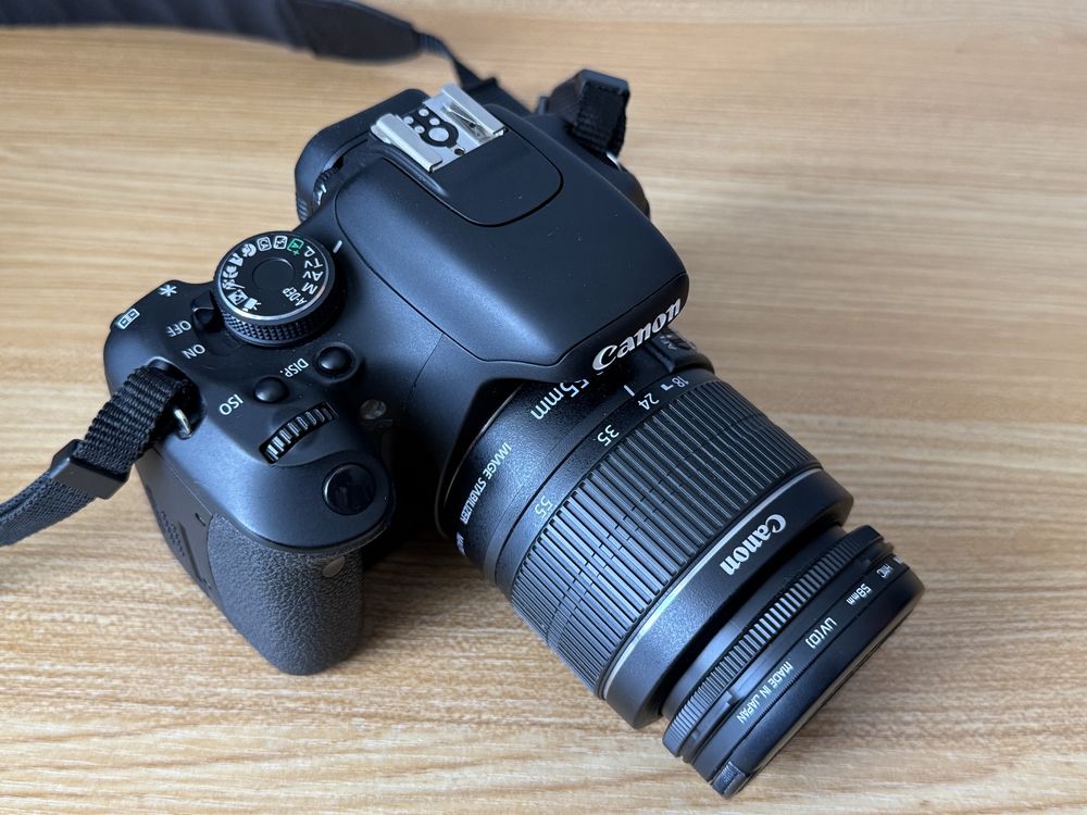 Canon EOS 600D Цифровий дзеркальний фотоапарат