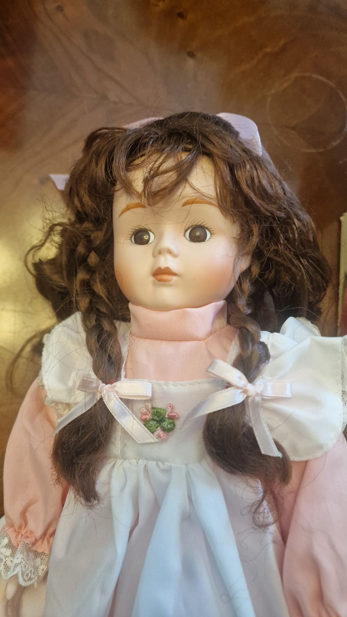 Boneca de porcelana antiga