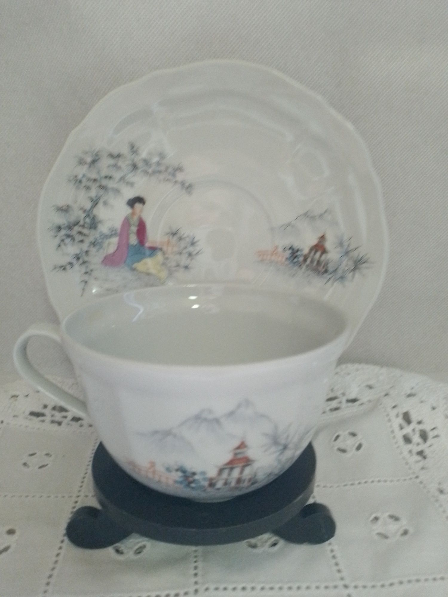 Chávena almoçadeira com pires em porcelana Coimbra