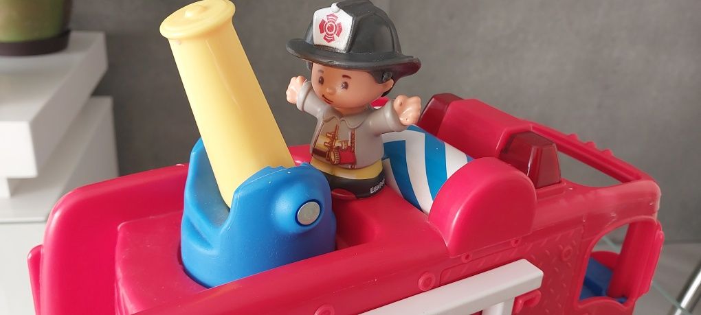 FISHER PRICE LITTLE PEOPLE wóz strazacki strażacki