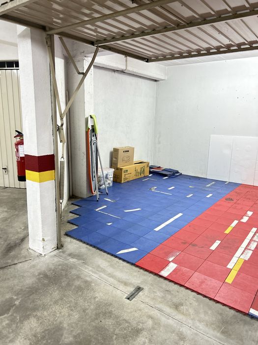 Aluga-se Garagem Box Forte da Casa