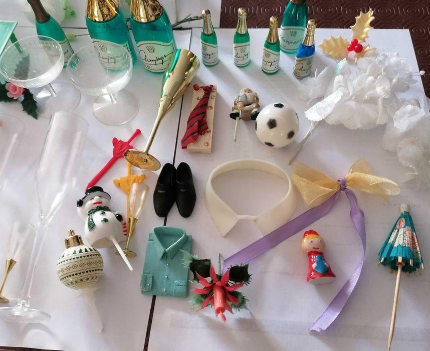 Peças decorativas de bolos e outros, lote todo por 5€