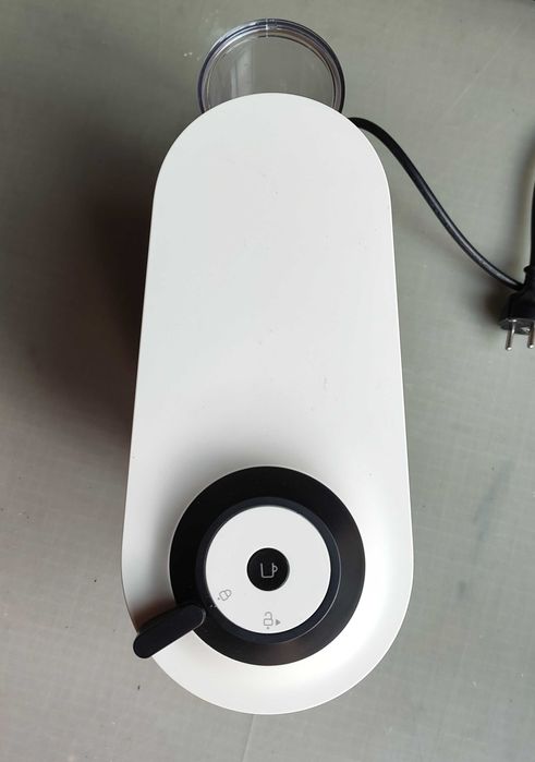 Máquina de café Nespresso Vertuo Pop Coconut White, em óptimo estado!